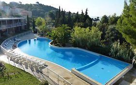 Superbe appartement en résidence avec piscine à 100 mètres de la mer.